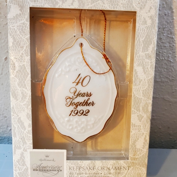 Keepsake Ornament-Hallmark Anniversary Collection - Picture 1 of 3